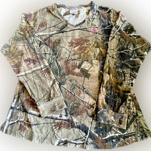 RealTree Camo Vneck longsleeve Top size M
